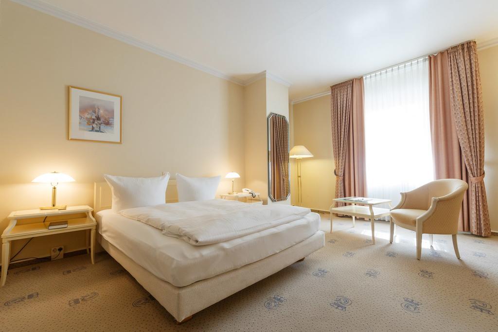לודוויגסלוסט Hotel Erbprinz & Restaurant "Prinzenstube" מראה חיצוני תמונה